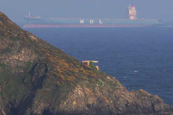 25 April 2020 - 18:32:01
The no container ship.... Mol Emissary. travelled up from Livorno, Italy heading for...anchorage in Brixham.
----------------------
Container ship Mol Emissary 294.13m long